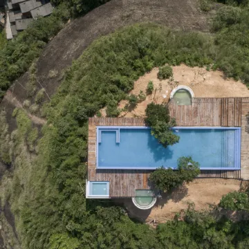 Zizai Pingjiang Wild Luxury Resort