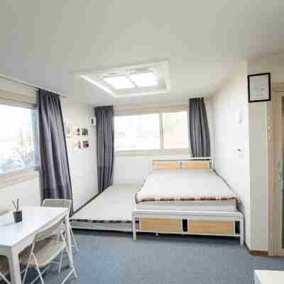 Equu Guesthouse Rooms