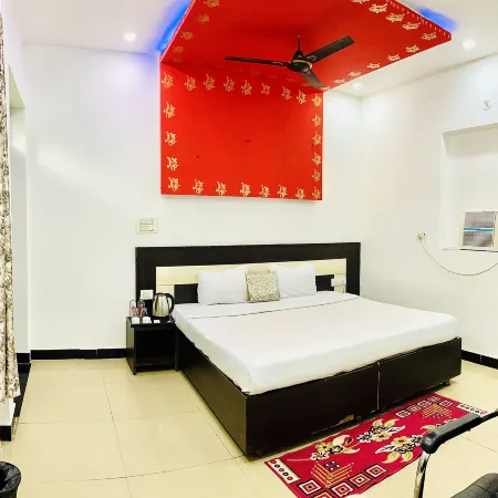 Taj 3 Star Hotel Near 200Mtr Taj Mahal Agra