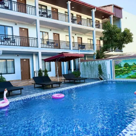 Avenue Hotel VangVieng Отели рядом с достопримечательностью «Храм Kang»