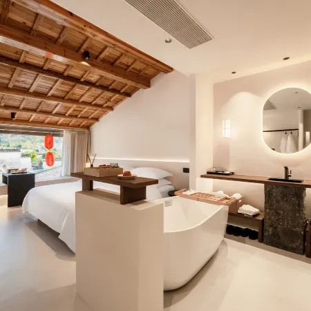 Hongcun Mountain Breeze Embracing the Moon · Serenity Garden (Hongcun Village Yuezao Store)