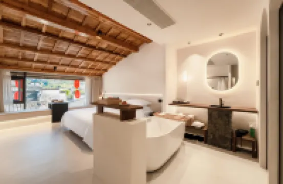 Hongcun Mountain Breeze Embracing the Moon · Serenity Garden (Hongcun Village Yuezao Store)