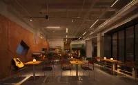 Saw Wood · Independent Youth Hostel (Nanjing Confucius Temple Xinjiekou Pedestrian Street)