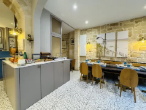 โรงแรมอามิรัล