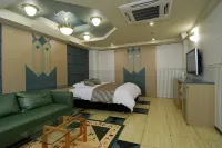 HOTEL IRON PREMIUM NISHINOMIYA KITA - Parking
