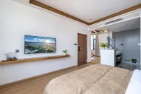 Shaxi • Yuechusongjian Homestay - parking