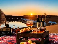 Stay overnight at the Desert Lakeside Camping Hotel - ห้องครัว