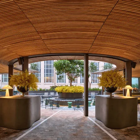 Sofitel Sydney Wentworth Отели рядом с достопримечательностью «Циркьюлар Квай»