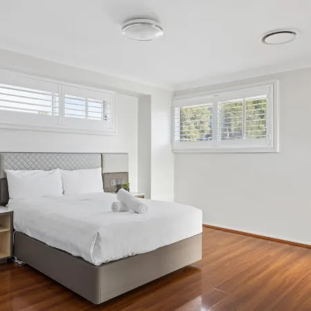 Modern Rooms Near Station & Motorway Access
