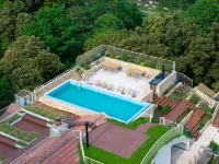 Qingcheng Huayu Hot Spring Mountain Residence - مسبح على السطح
