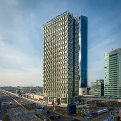 District Living Hotel dekat Menara Danube