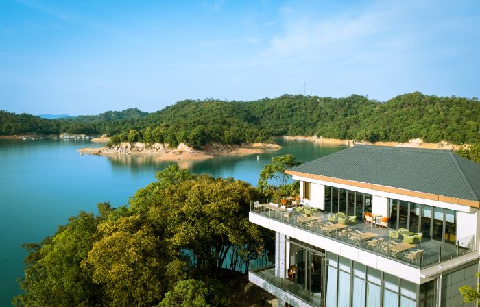 EVERGREEN CLOUDSHADOW RESORT HOT