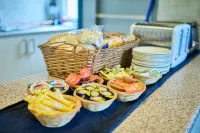 Lord Kitcheners Guest House - breakfast