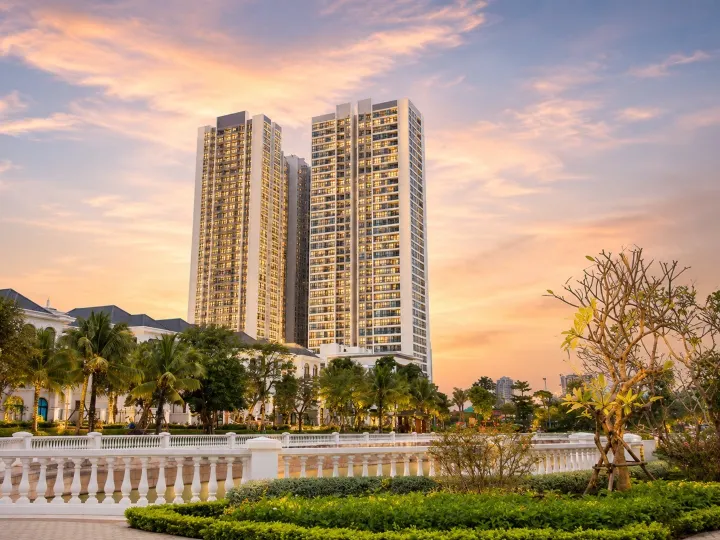 Curated visual reference: Sustainable Luxury Apartment Builders Reference: Vinhomes Greenbay Luxury Apartment Hanoi Naomi Homes的評論