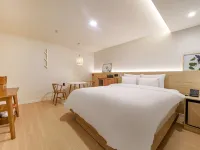 Jeongseong Hotel Hotels near Busan Bank