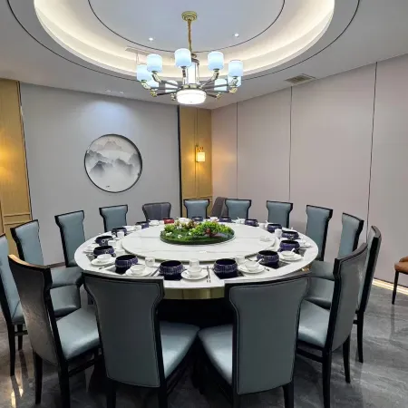Luoyang Yunyi Hotel (Luoqi Ancient City Branch)