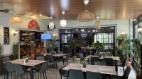 Momshie's Apartelle and Restaurant - 2星級
