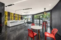 Porman Hotel (Yulin Jincheng Center Pedestrian Street Branch) - Nouto- ja jättöpalvelut