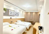 Yichungu Business Hotel - Mountain view