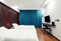 Elf Hostel · Enjoy & Play Youth Inn (Libo Ancient Town Food Street) - Bintang 2
