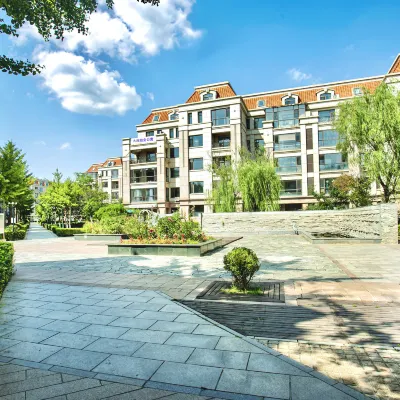 Platinum Apartment (Dalian Jinshitan Discovery Kingdom Light Rail Station) Hotels near Dalian Coastal National Geopark