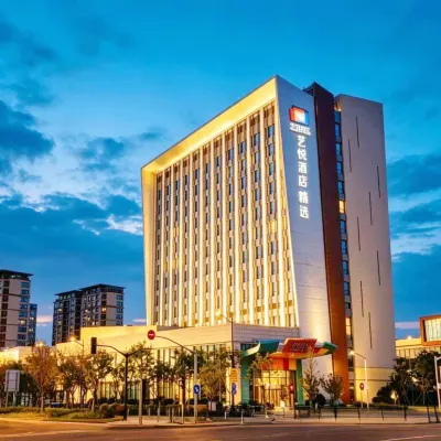Baolong Artels Collection Hotel (Lingang Dishui Lake) Hotels near Luchaogang Railway Station