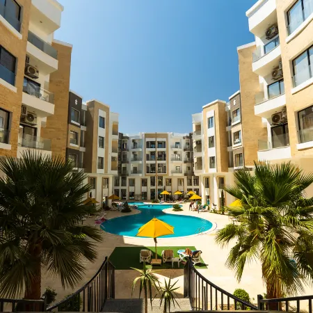 Modern 2BR with Pool Near El Gouna