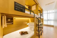 Hangzhou Yi Youth Hotel (Hangzhou West Lake Lakeside Ding'an Road Subway Station) - parking