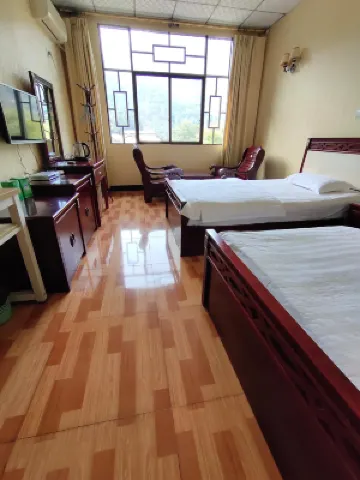 E'mei Mountain Cuizhu Hotel Hôtels à proximité de : Qingyin Pavilion