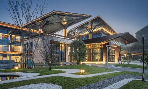 Yuncong Duohua Hot Spring Resort Center