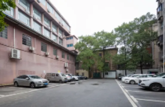 Yueman Hotel (Yueyanglou Pedestrian Street)