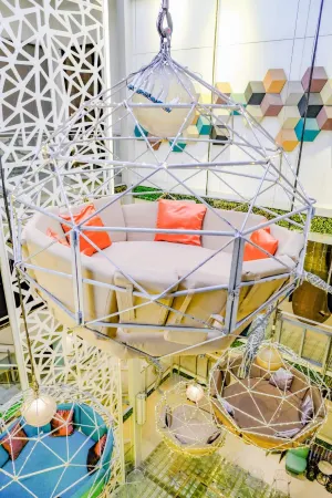 Selah Pods Hotel Manila Отели рядом с достопримечательностью «Upside Down Museum»