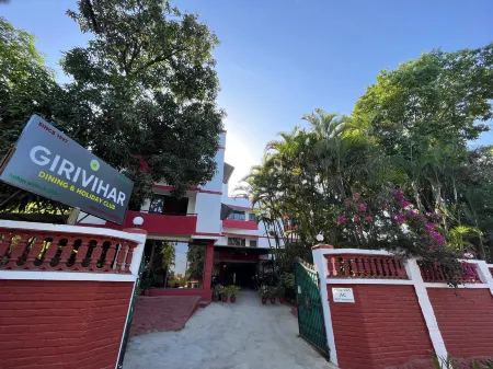 Girivihar Holiday Club - Pure Veg Отели в г. Лонавала