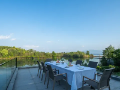 Floral Lux Hotel · Yunshuiqi Hotel (Lushan Xihai Branch) Hotels in Wuning County