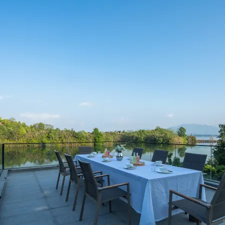 Floral Lux Hotel · Yunshuiqi Hotel (Lushan Xihai Branch)