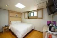 Daeyoung Hotel Myeongdong - Dağ Manzaralı