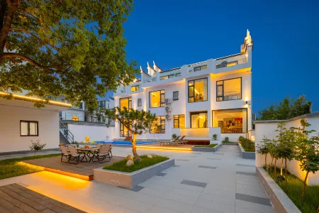 Floral Hotel·Jiuhua Mountain Underbloom Homestay Отели рядом с достопримечательностью «Jiu Hua Shan Dayuan Buddhist Culture Park»