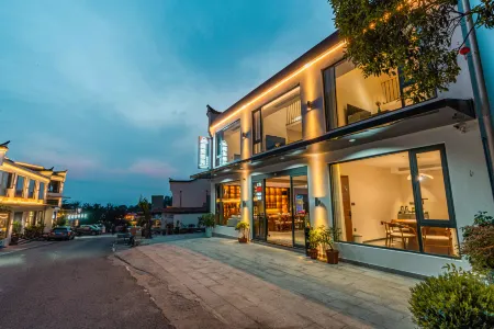 jianheqiyuan Отели рядом с достопримечательностью «Tianchi Pond»