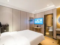 Huayi Select Hotel (Beijing Biomedical Base Subway Station) Hotels near Biomedical Base Station