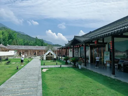 Jiuhuashan General's Residence Отели рядом с достопримечательностью «Lotus Peak»