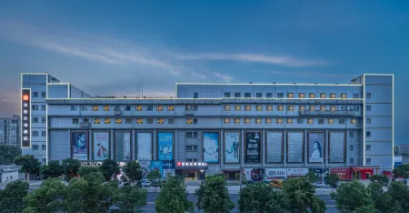 Junyi Chain Hotel (Xiaogan Yunmeng Hanzheng Street Industrial Park) Отели рядом с достопримечательностью «Hubei Xiangyun Bay Cultural Tourism Scenic Area»