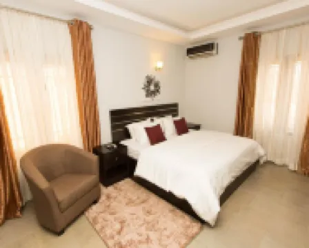 加爾基坦尼斯廣場公寓 酒店