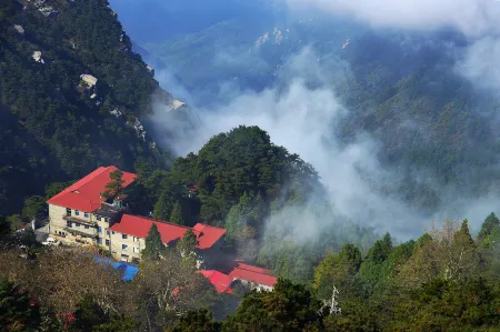 Lavande Hotel Отели рядом с достопримечательностью «China Virtuous Mother Garden»