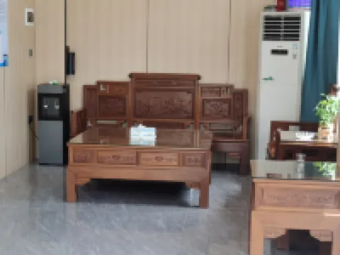 羅定湖畔居酒店