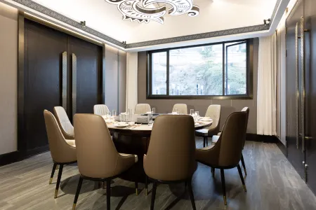 Guiyang Dongguan Hotel (Longdongbao Airport) Отели рядом с достопримечательностью «Guiyang University Software Branch»