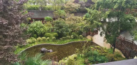 Qianxun Garden View Hotel (Xi'an Big Wild Goose Pagoda and Tang Dynasty Sleepless City) Отели рядом с достопримечательностью «Chang'an Square»