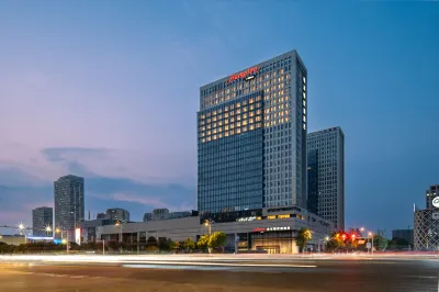 襄陽希爾頓歡朋酒店 鄰近湖北省襄陽市襄州區朱集鎮小時代潮童館的酒店