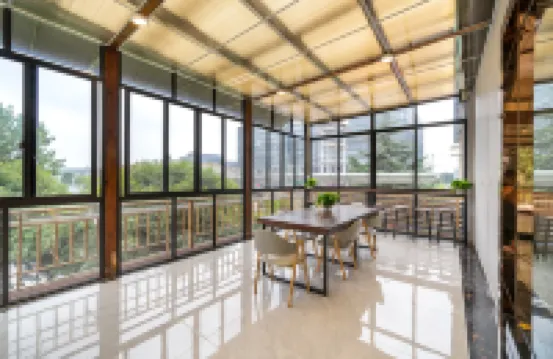 Shanghai Dengba International Chain Inn (Hongqiao Airport Jiuting Metro Station Branch)