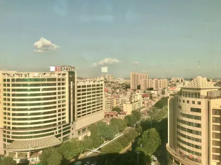 Jingjiang International Hotel Отели рядом с достопримечательностью «Quangang Botanical Garden»