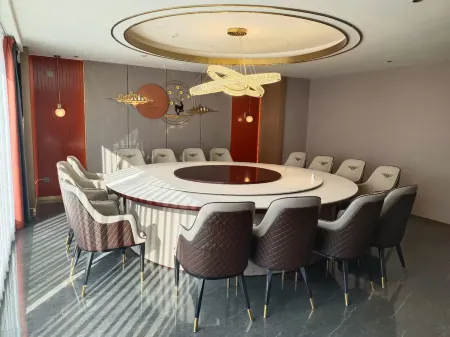 Zhuoya Smart Hotel Отели рядом с достопримечательностью «Tonghua Winery Co., Ltd.»